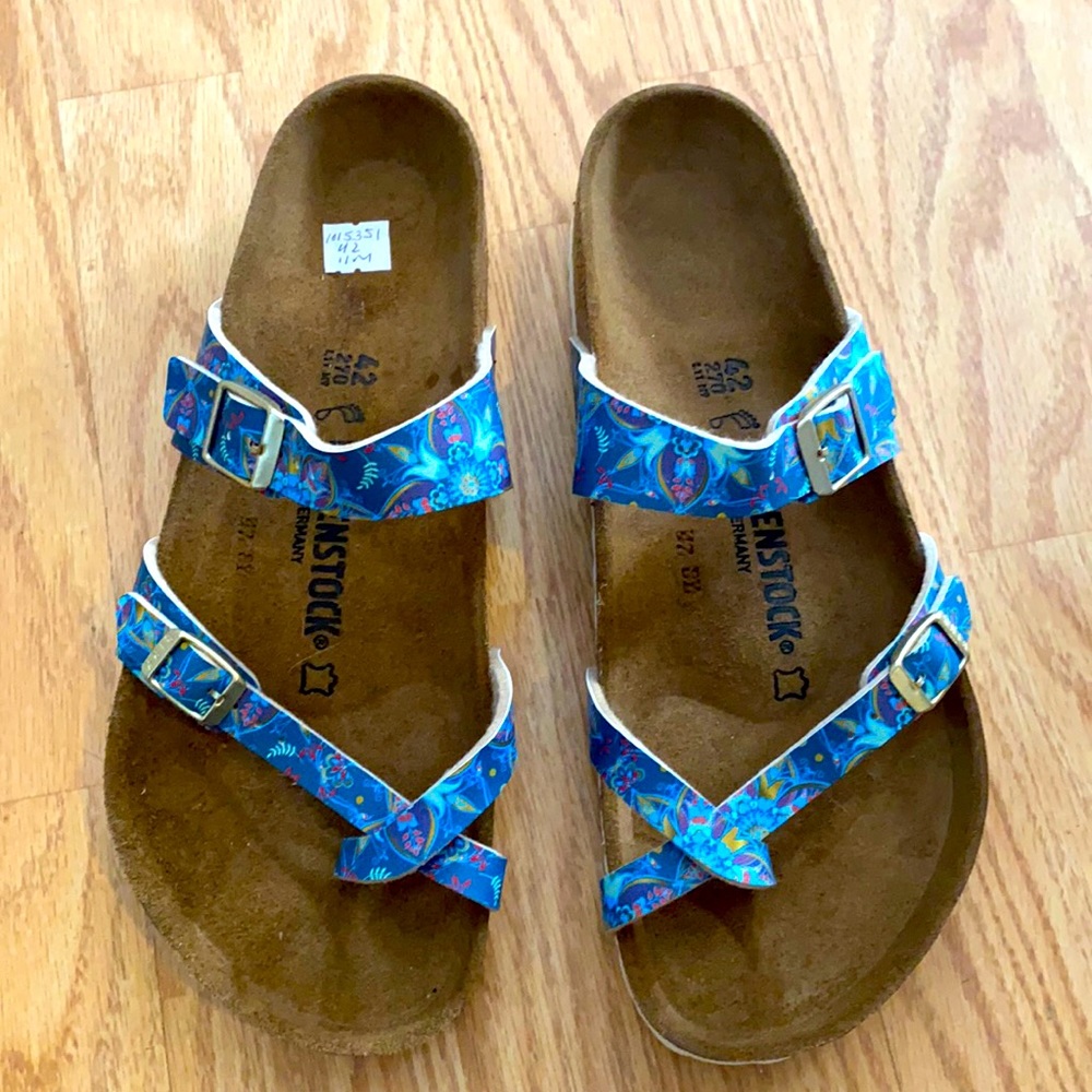 Birkenstocks size 42! Comfy & so cute!